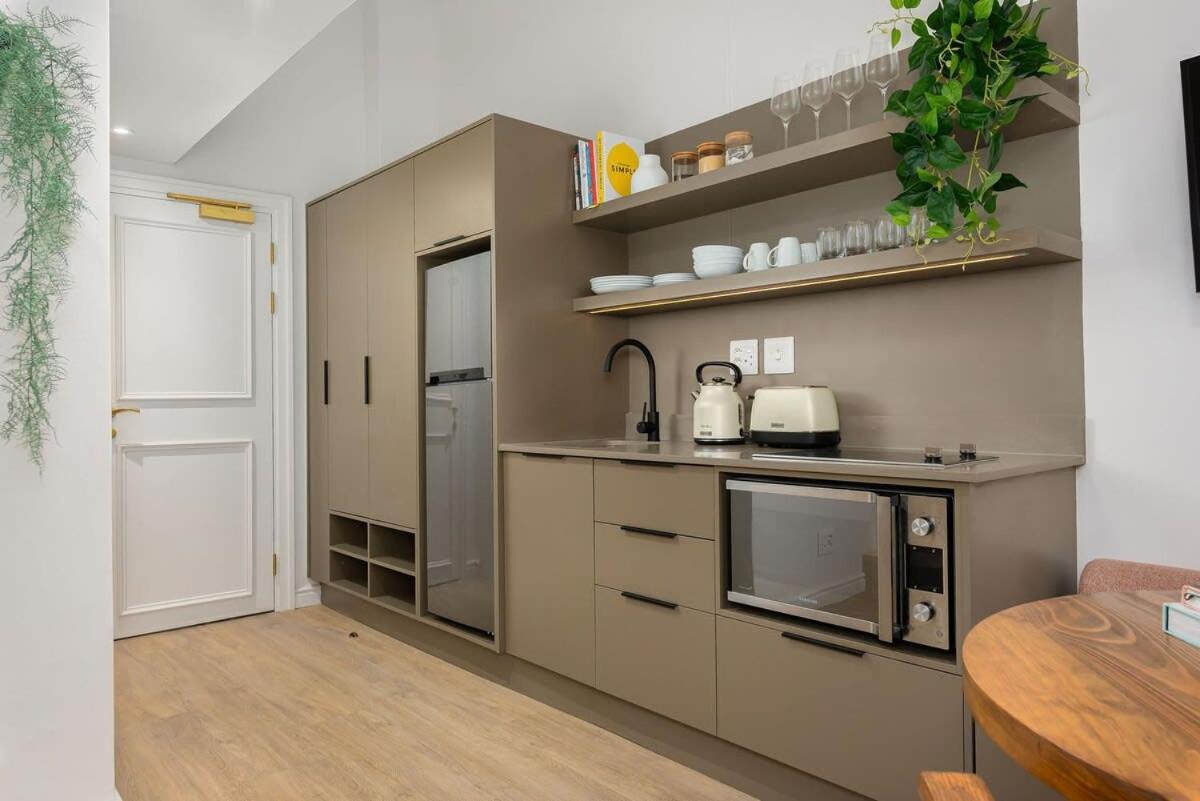 Apartment Modern & Centrally Located Loft Apartment! *